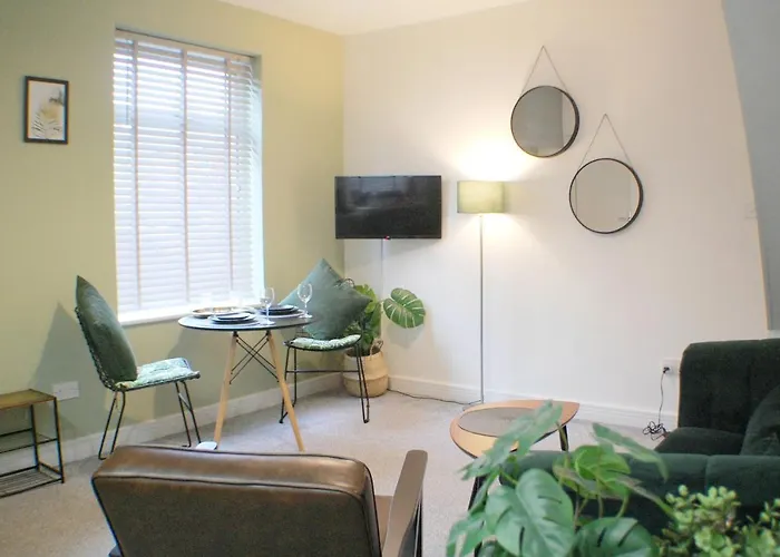 Сasa de vacaciones Townhouse With Private Parking