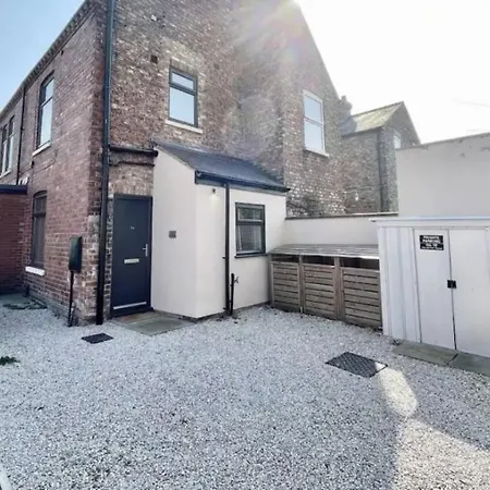 Townhouse With Private Parking