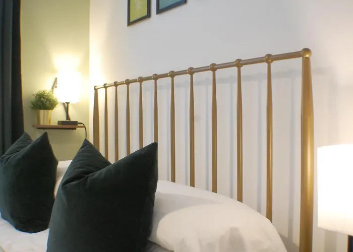 Townhouse With Private Parking Ferienhaus York