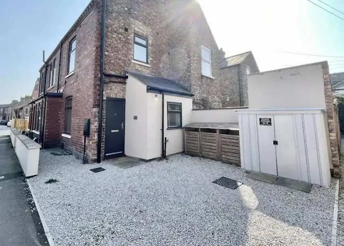 Townhouse With Private Parking